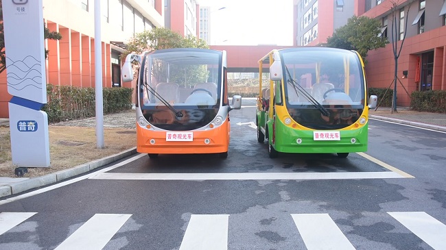 四轮电动观光车：环保、舒适、便捷的城市旅游交通工具   
