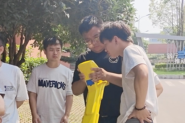管线探测仪怎么工作？原理、功能与应用场景全解析